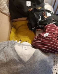 Cabi lovers bundle size L/ size 10/size 12/TOTAL PEICES =6 PRICE FIRM!